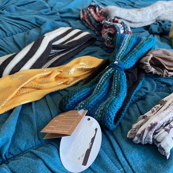 8 assorted headbands/ear covers - Picture 4 of 8